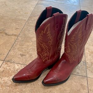 Laredo women’s cowboy boots.